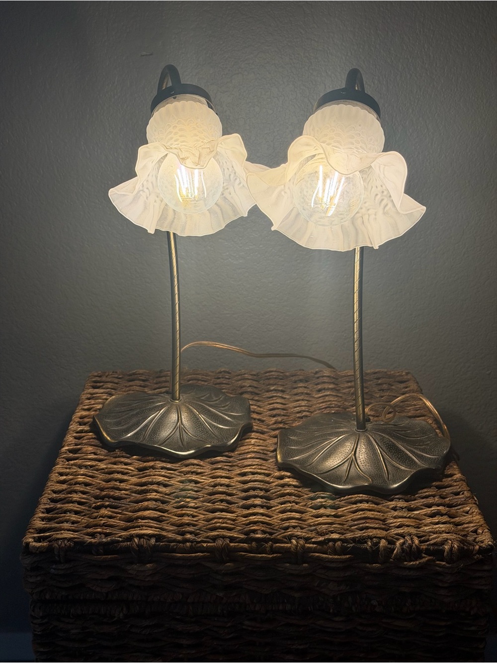 Vintage Grandlite Lily Pad Flower Lamps Pair 14” Frosted Glass Interpur Taiwan
